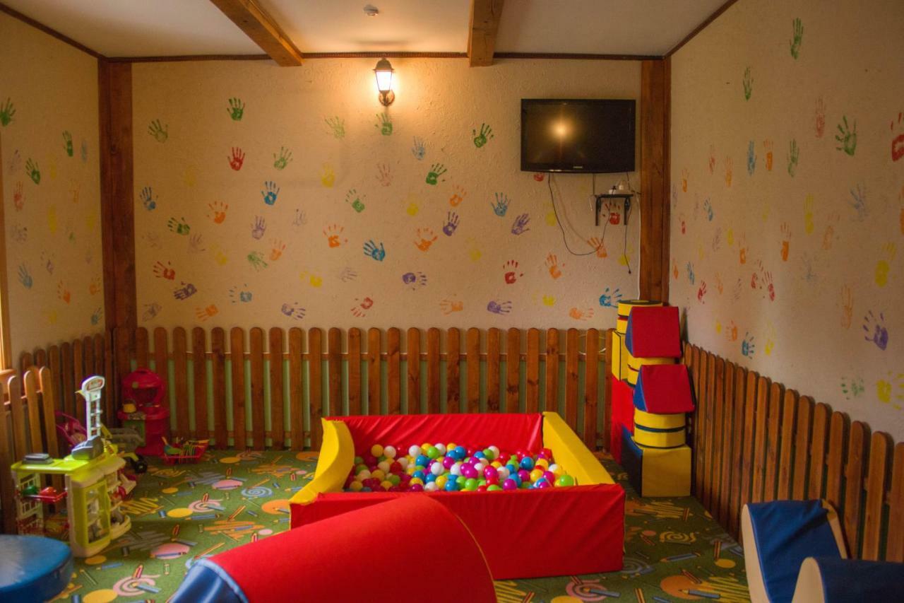 Stara Vezha Hotel Boryspilʼ Dış mekan fotoğraf